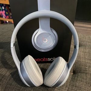 Beats by Dre Beats Solo 2 Wired in Gloss Grey